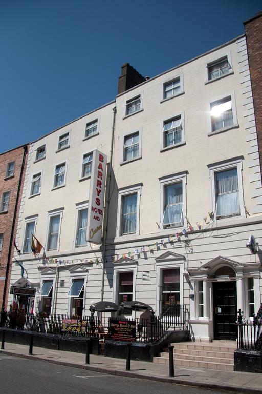 Hotel Barry's